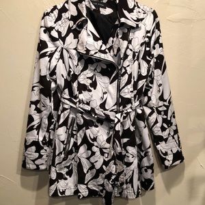 Black Rivet blank/white abstract asymmetrical zip coat. Size L